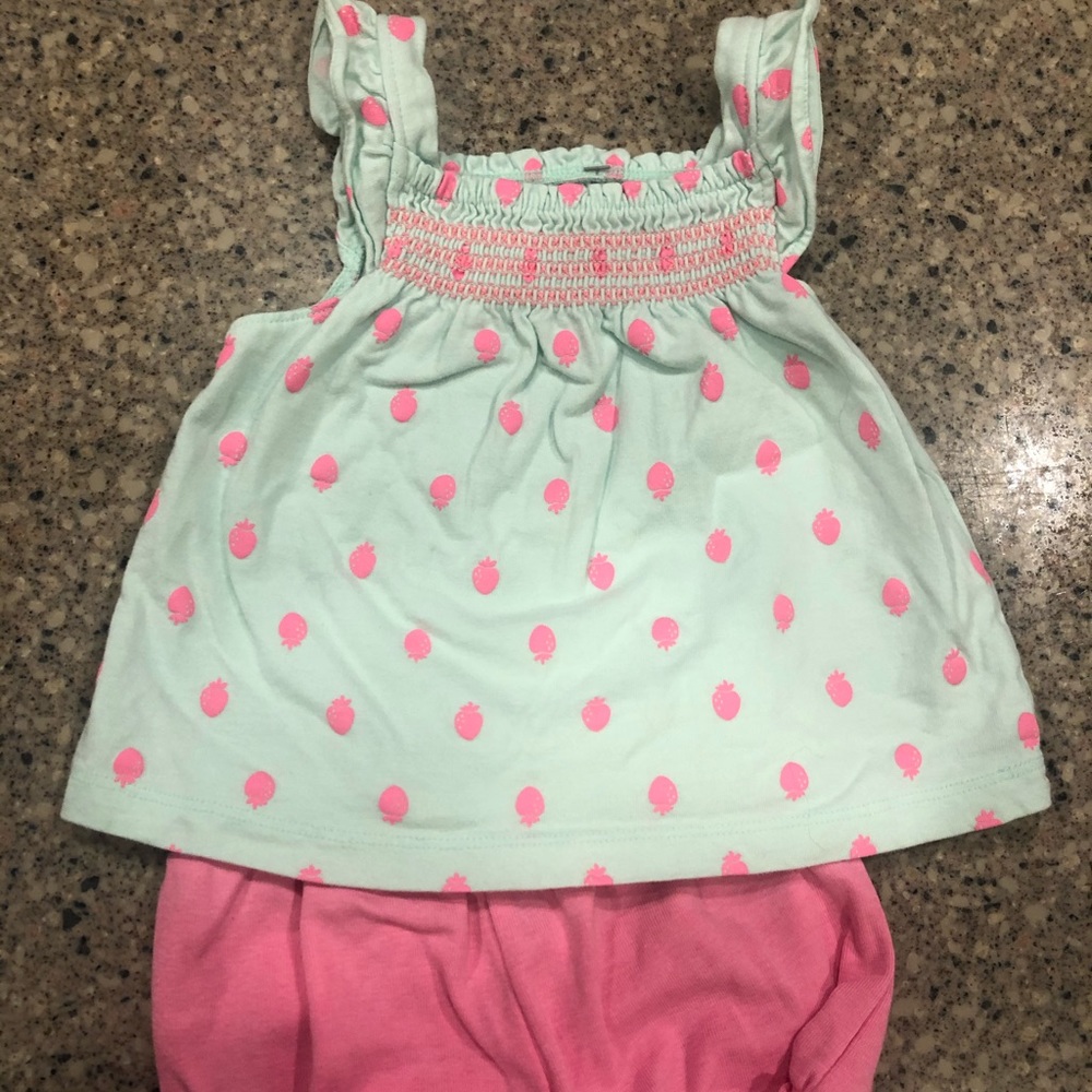 2 piece 9 month Carters outfit.